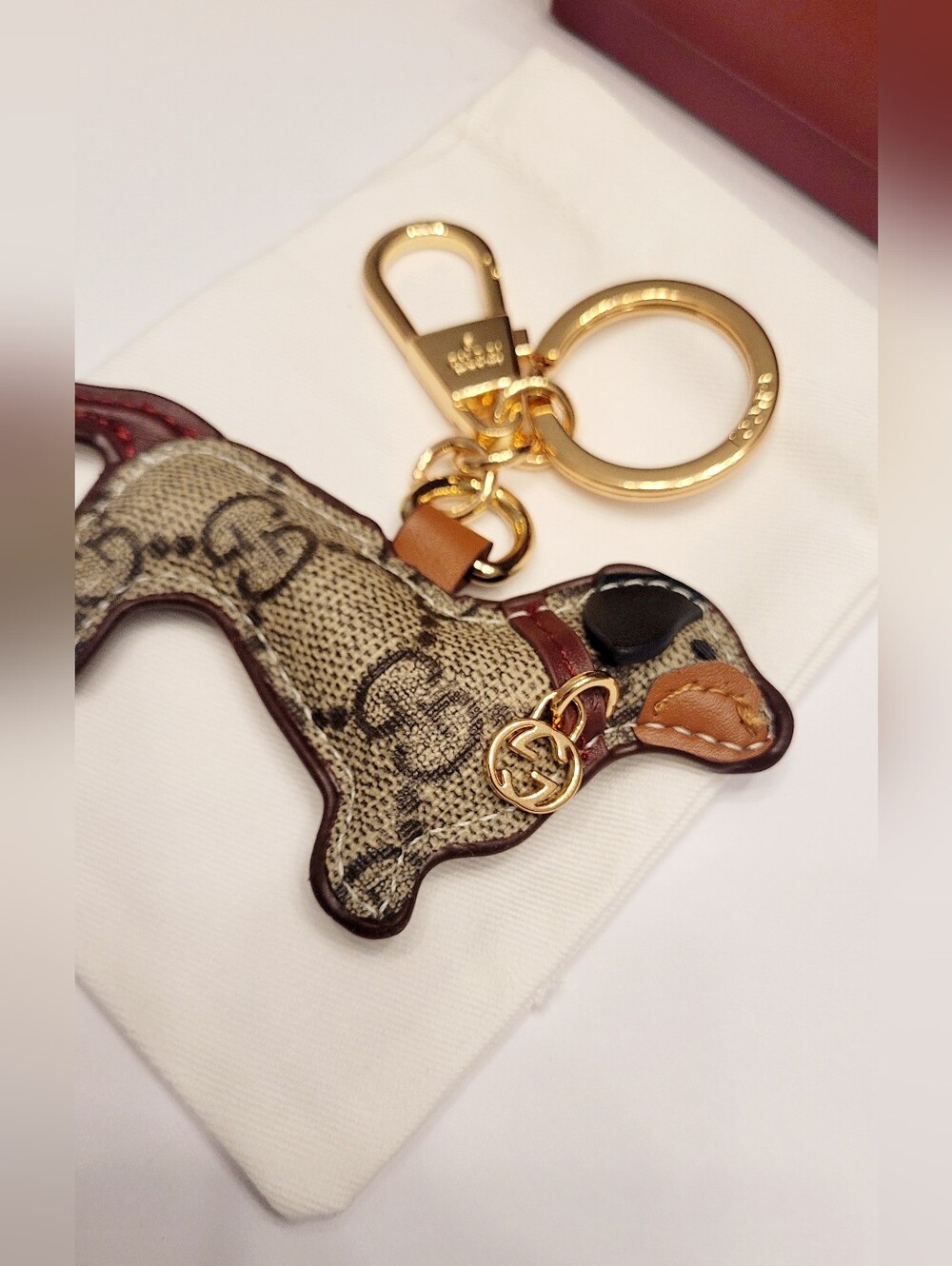 🇮🇹 Gucci Brown Beige🐕 Monogram Dog Keychain✨️ with Gold Hardware🇮🇹 - Picture 4 of 10